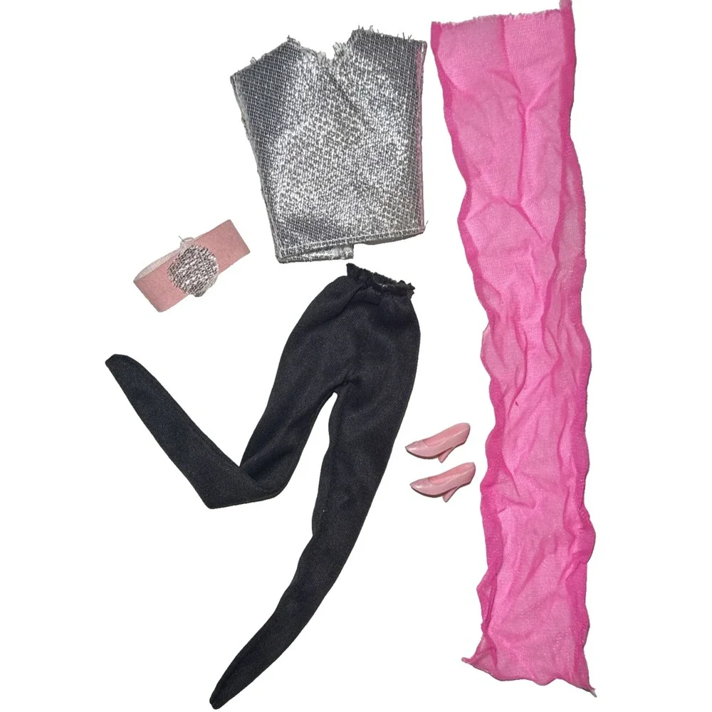 1986 Vintage Donna Fashion Wear Barbie Clone Silver Black & Pink Outfit BB15-27